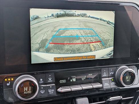 Used 2023 Toyota Highlander XLE image 20