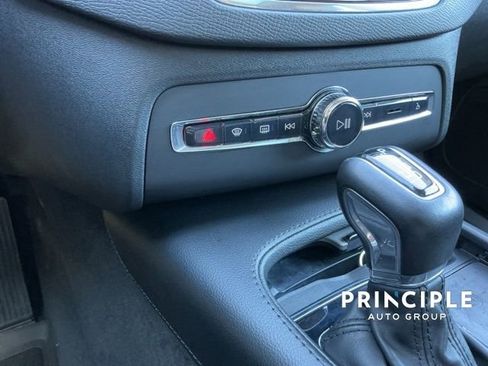 Certified 2021 Volvo XC90 T5 Momentum w/ Protection Package Premier image 16