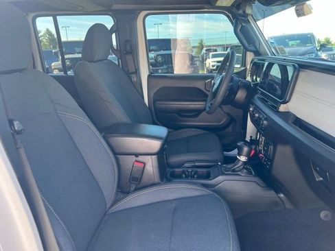 Used 2024 Jeep Gladiator Sport AWD/4WD image 18