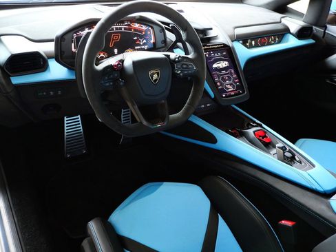 Used 2025 Lamborghini Revuelto AWD/4WD image 18