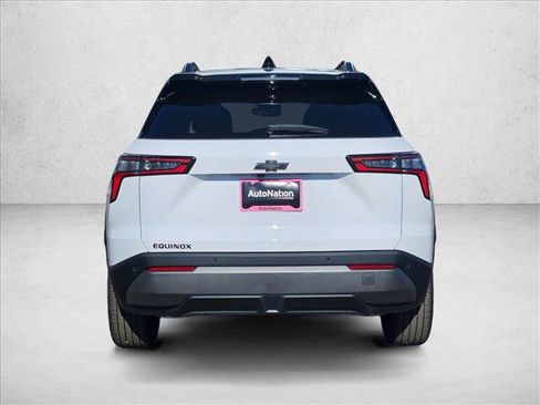 New 2026 Chevrolet Equinox LT w/ Convenience Package II FWD image 8