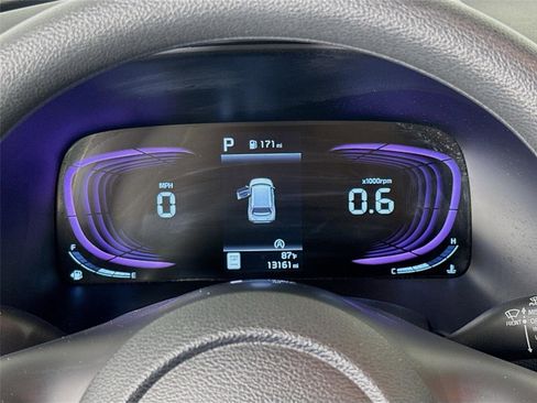 Certified 2025 Kia Soul LX w/ LX Technology Package FWD image 13