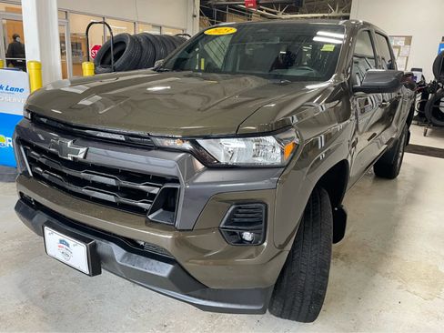 Used 2023 Chevrolet Colorado LT w/ LT Convenience Package AWD/4WD image 8