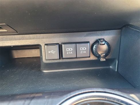 Used 2021 Toyota Highlander Limited image 26