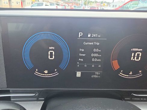 Used 2025 Hyundai Kona SEL AWD/4WD image 16