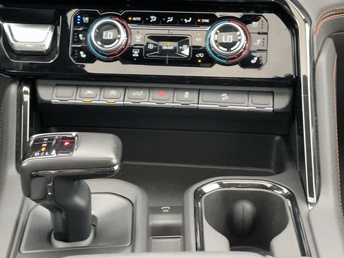 Certified 2022 GMC Sierra 1500 AT4 w/ AT4 Preferred Package AWD/4WD image 16