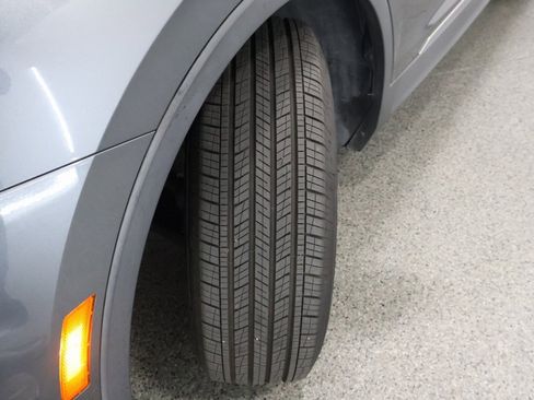 Used 2021 Volkswagen Tiguan SE image 4