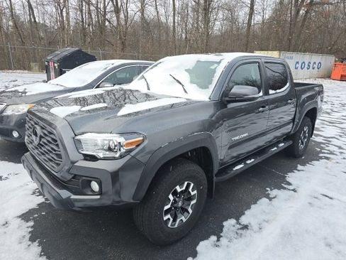 Used 2023 Toyota Tacoma TRD Off-Road image 4
