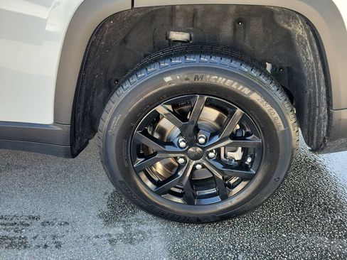 Used 2024 Jeep Grand Cherokee L Altitude RWD image 30