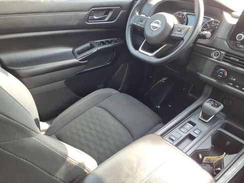 Used 2023 Nissan Pathfinder S FWD image 10
