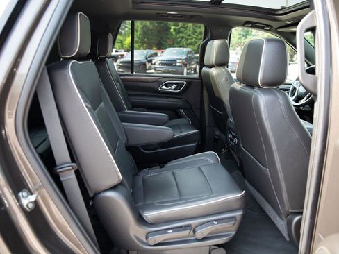 Used 2021 Chevrolet Tahoe Premier w/ Premium Package AWD/4WD image 25