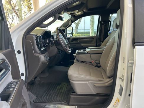 Used 2024 Chevrolet Silverado 2500 LT image 5