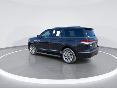 Used 2024 Lincoln Navigator Reserve AWD/4WD image 6