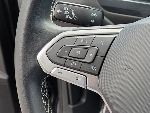 Used 2023 Volkswagen Tiguan SE w/ Panoramic Sunroof Package FWD image 29