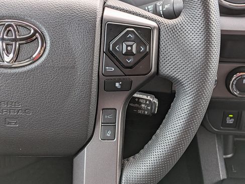 Certified 2022 Toyota Tacoma TRD Off-Road w/ Technology Package AWD/4WD image 28