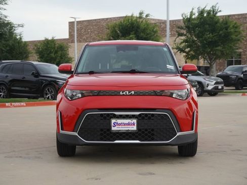Used 2024 Kia Soul LX w/ Option Group 015 FWD image 2