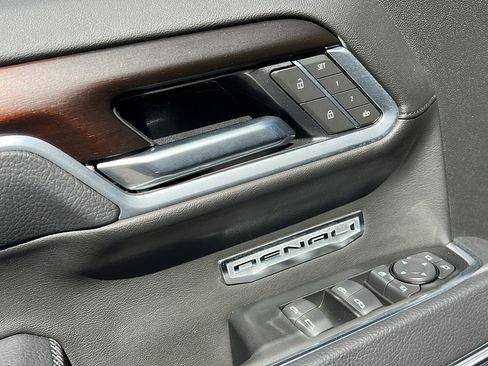 Used 2025 GMC Sierra 1500 Denali AWD/4WD image 19