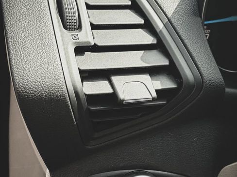 Used 2016 Ford Escape SE FWD image 6