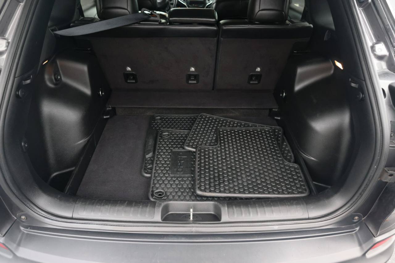 Used 2019 Jeep Cherokee Latitude Plus AWD/4WD image 17