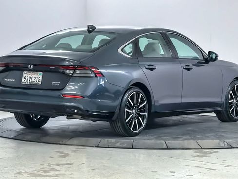 Used 2025 Honda Accord Touring image 2