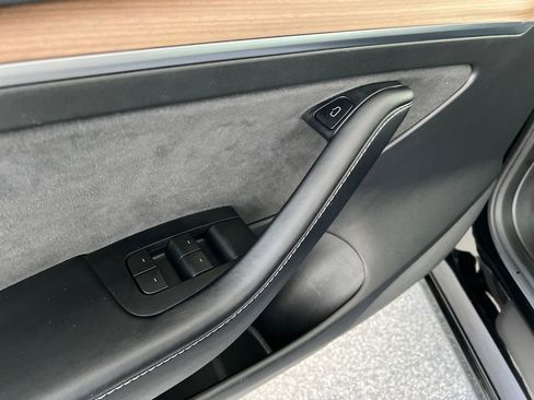 Used 2023 Tesla Model 3 Standard Range image 13