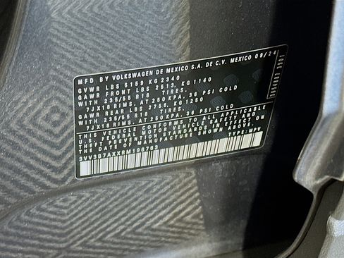 Used 2024 Volkswagen Tiguan SE image 12