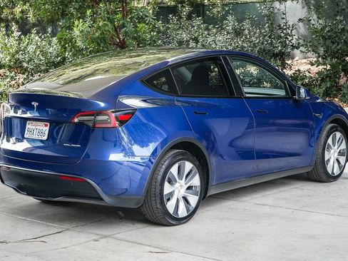 Used 2023 Tesla Model Y Long Range AWD/4WD image 6