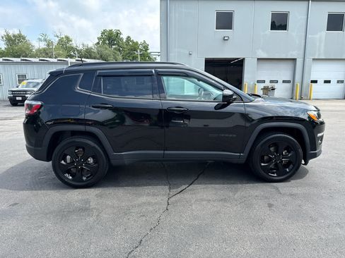 Used 2018 Jeep Compass Latitude AWD/4WD image 2