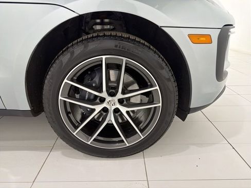 Used 2025 Porsche Macan image 48
