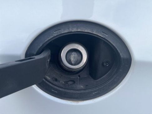 Used 2024 Chrysler Pacifica Touring-L image 19