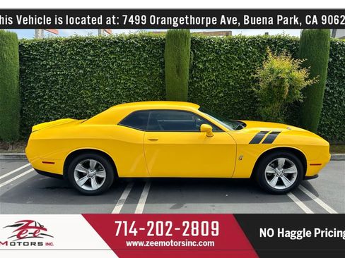 Used 2018 Dodge Challenger SXT image 5