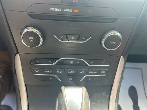 Used 2015 Ford Edge SEL w/ Canadian Comfort Package image 25