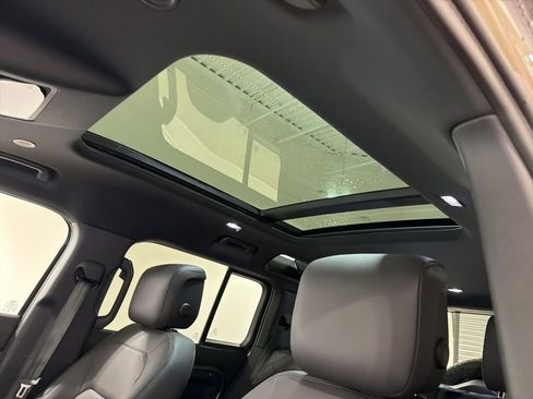 New 2026 Land Rover Defender 110 X-Dynamic SE AWD/4WD image 19