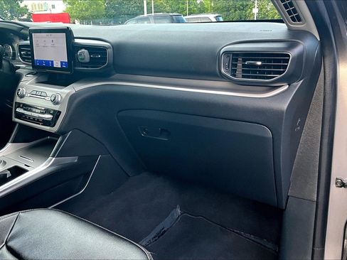 Used 2021 Ford Explorer XLT w/ Equipment Group 202A AWD/4WD image 15