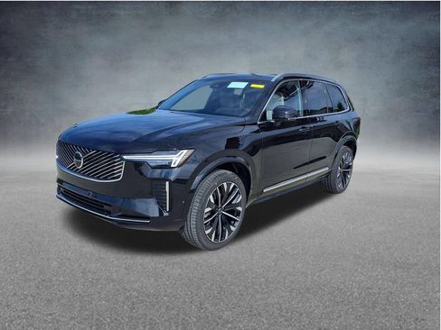 New 2026 Volvo XC90 B5 Plus w/ Protection Package Premier AWD/4WD image 3