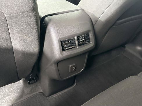 Used 2023 Chevrolet Equinox LT image 34