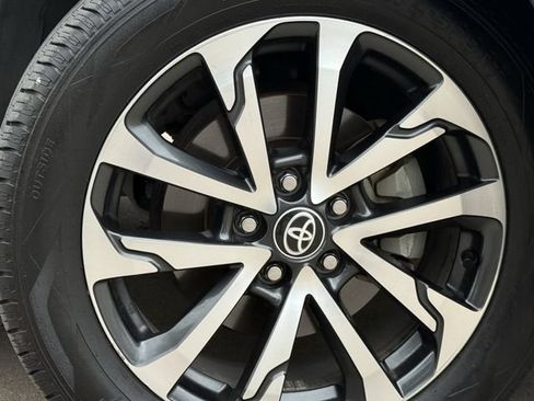 Used 2023 Toyota Corolla Cross LE FWD image 10