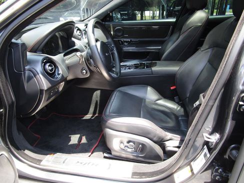 Used 2016 Jaguar XJ R RWD image 16