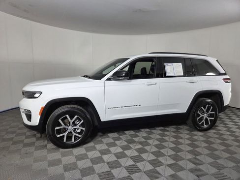 Certified 2025 Jeep Grand Cherokee Limited w/ Luxury Tech Group II image 10