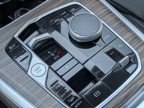 Certified 2024 BMW X5 xDrive50e w/ Premium Package image 12