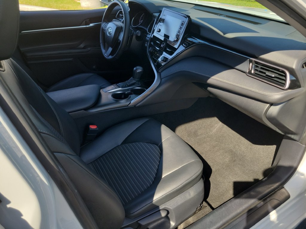 Used 2023 Toyota Camry SE w/ Convenience Package FWD image 18