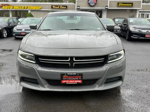 Used 2017 Dodge Charger SE RWD image 2