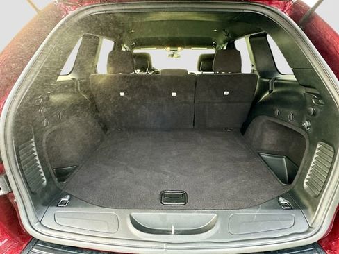 Used 2020 Jeep Grand Cherokee Laredo image 25