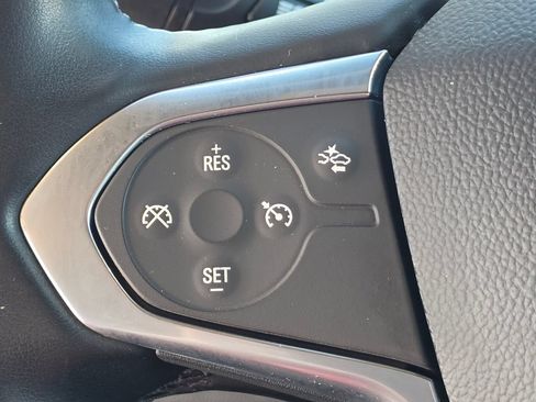Used 2023 Chevrolet Traverse LT FWD image 16