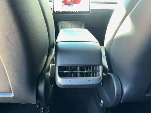 Used 2022 Tesla Model Y Performance image 16