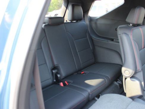 Used 2026 Chevrolet Traverse RS w/ LPO, Floor Liner Package AWD/4WD image 16