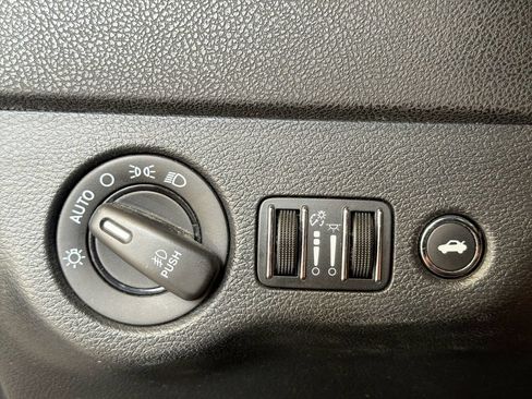 Used 2014 Dodge Charger SXT Plus RWD image 28