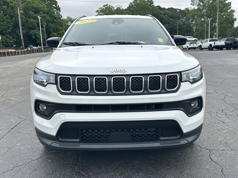 Used 2023 Jeep Compass Latitude AWD/4WD image 3