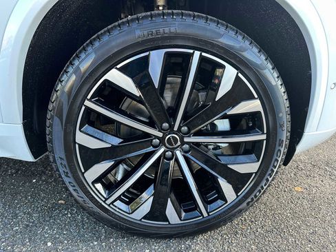 New 2026 Volvo XC90 B6 Plus w/ Protection Package Premier image 9