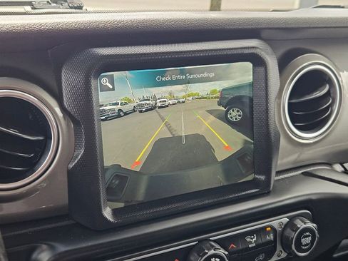 Used 2020 Jeep Gladiator Overland AWD/4WD image 19